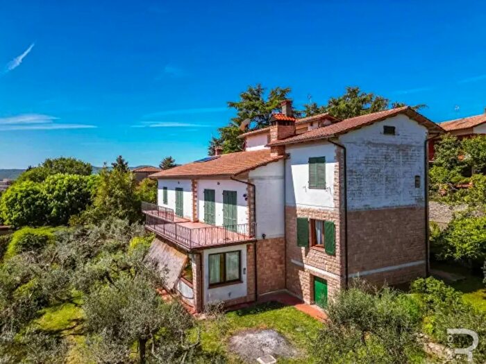 Casa con 6 locali in vendita in Via Trento, Sinalunga