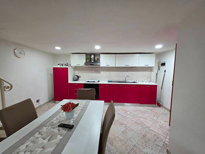 Appartamento bilocale in affitto in San Carlo AllArena, Napoli