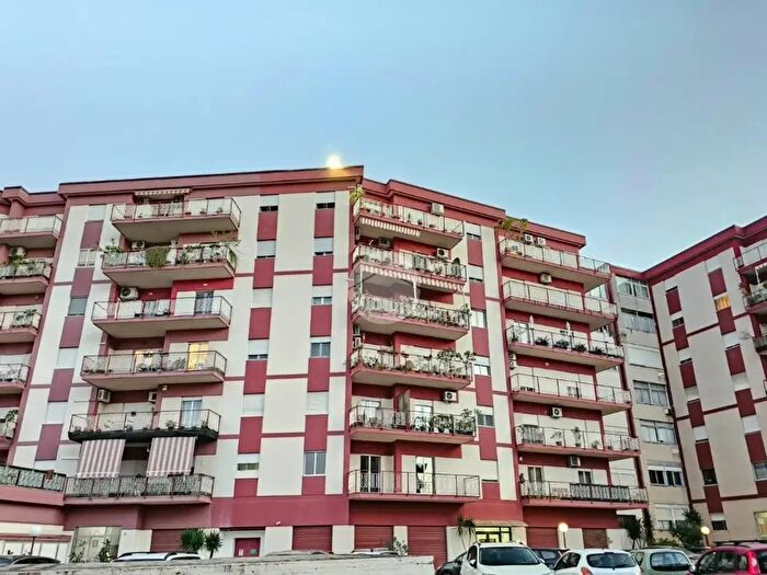 Appartamento con 5 locali in vendita in Piazzale Aurora, Palermo
