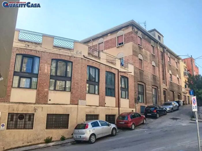 Casa con 10 locali in vendita in Ancona