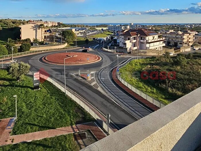 Appartamento con 6 locali in vendita in Via Francesco Cilea, Satriano