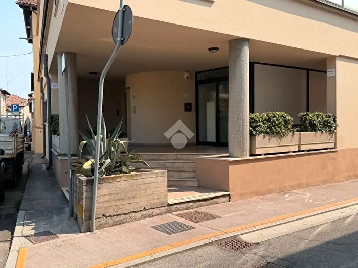 Appartamento trilocale in vendita in Via Ermengarda, Leno