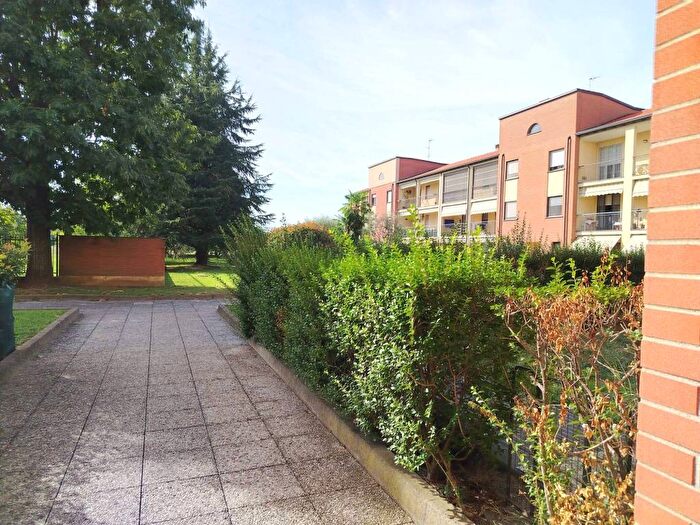 Appartamento trilocale in affitto in Via Redipuglia, Arluno