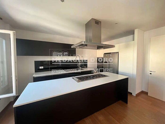 Appartamento quadrilocale in affitto in AdZe Via Emilia Centro, Modena