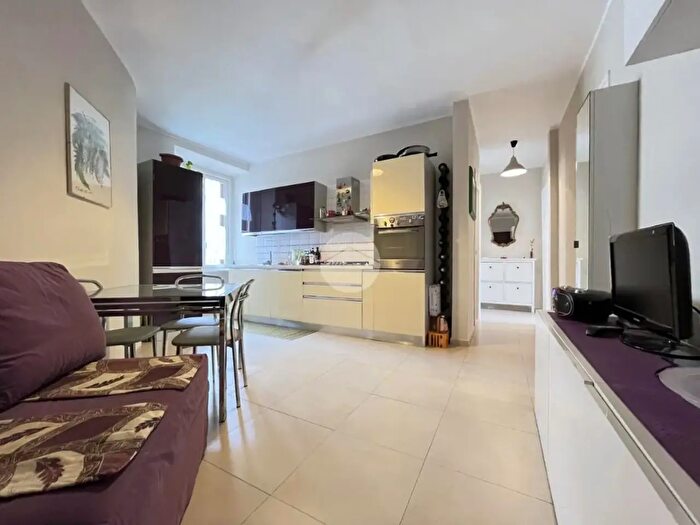 Appartamento trilocale in vendita in Via Gela, Roma