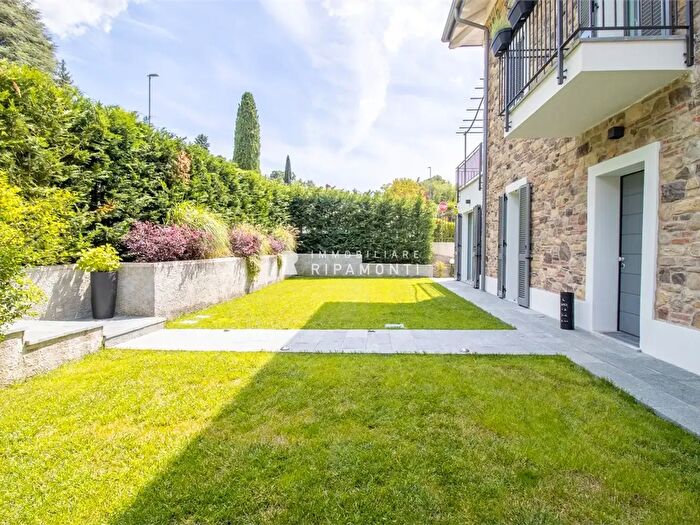 Casa con 6 locali in vendita in Via Piave, Oggiono