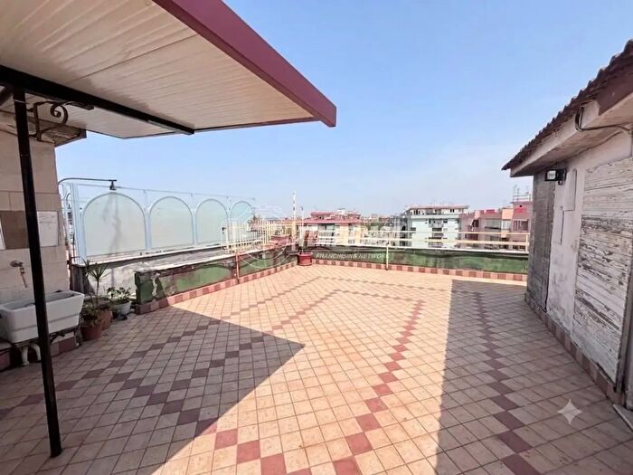 Appartamento con 8 locali in vendita in Via Ugo Foscolo, San Giorgio A Cremano