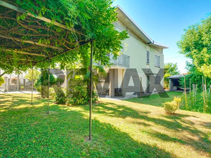 Casa trilocale in vendita in Via Cairate Bis, Busto Arsizio