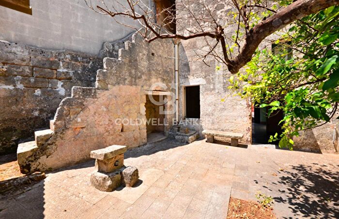 Casa bilocale in vendita in Via SantAngelo, Spongano