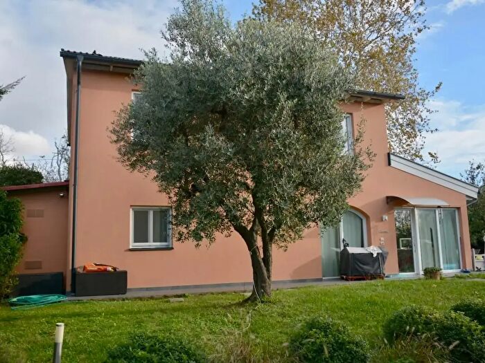 Casa con 9 locali in vendita in San Giuliano Terme