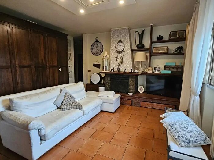 Appartamento con 5 locali in vendita in Viareggio