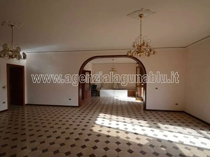 Appartamento con 6 locali in vendita in Via Giovanni Falcone, Mazara Del Vallo