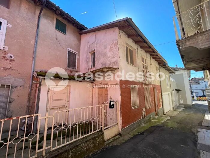 Casa trilocale in vendita in Piazza Giovani Italia, Palazzolo Vercellese