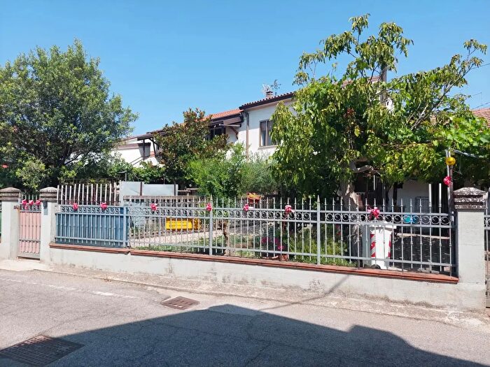 Casa con 7 locali in vendita in Via Forni, Porto Viro
