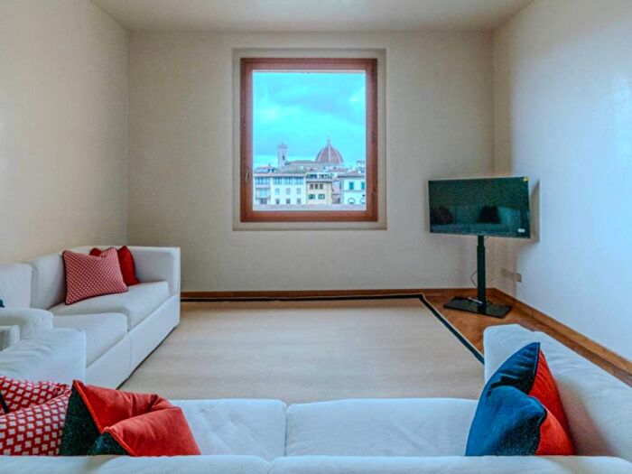 Appartamento trilocale in affitto in Via dei Bardi, San Niccolò, Firenze