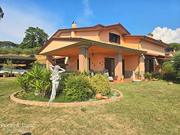 Casa con 9 locali in vendita in Via Chiorri, Perugia