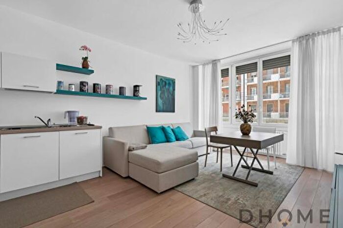 Appartamento trilocale in vendita in Via Edmondo De Amicis, Milano