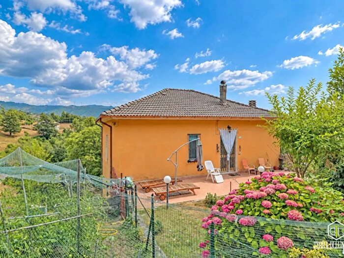 Appartamento con 8 locali in vendita in Localita' Bergugliara, Zeri