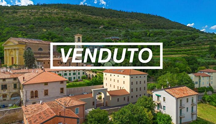 Appartamento in vendita in Via Clocego, Verona