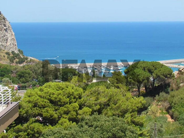 Appartamento quadrilocale in vendita in Via Sant'Oliva Snc, Cefalu'