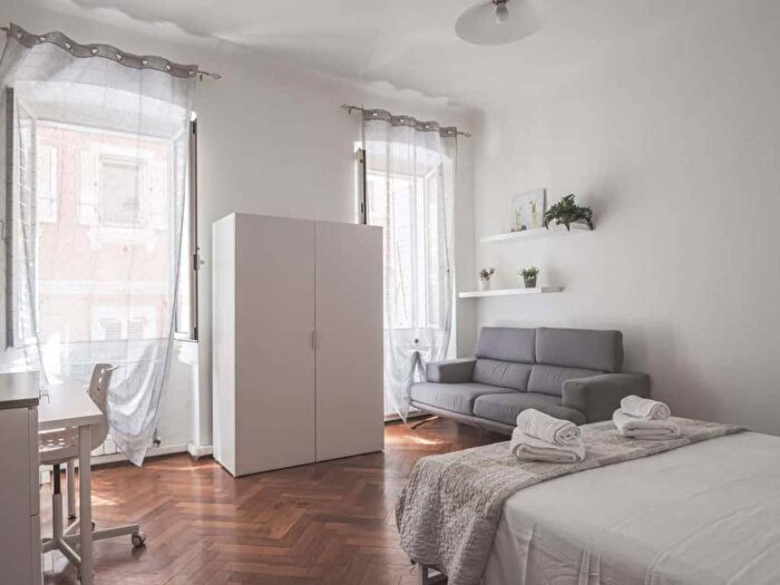 Appartamento trilocale in affitto in Via del Toro, Largo Barriera Ospedale Maggiore, Trieste