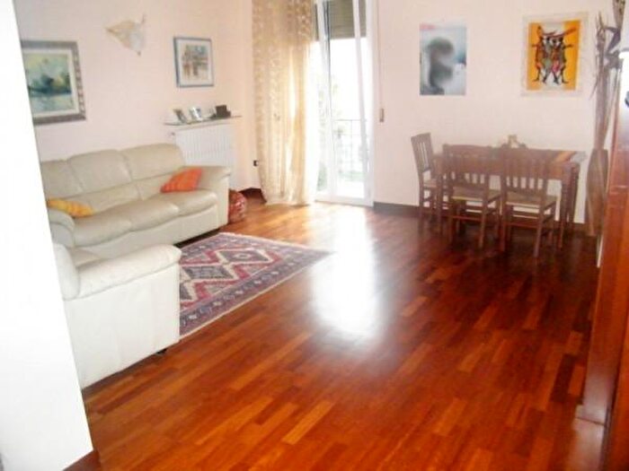 Appartamento trilocale in vendita in Via Augusto Elia, Jesi