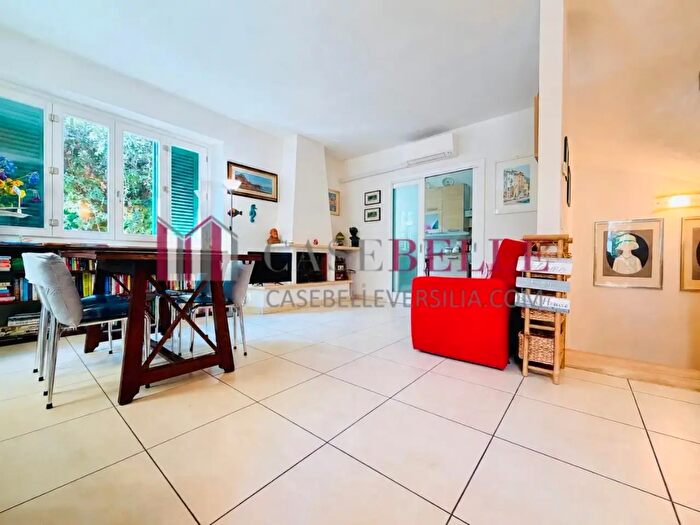 Casa con 6 locali in vendita in Pietrasanta