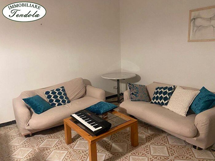 Casa con 5 locali in affitto in Casano Dogana Isola, Luni