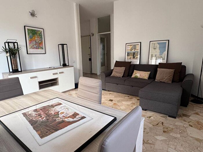 Appartamento trilocale in affitto in Via Lario, Zara, Milano