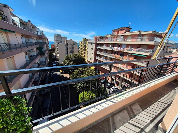Appartamento trilocale in affitto in Centro, Pietra Ligure