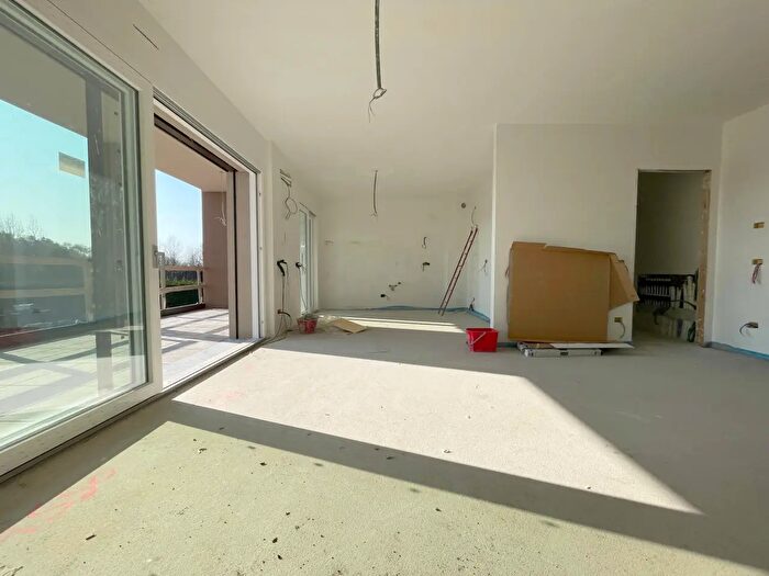 Appartamento quadrilocale in vendita in Via Manzoni, Guanzate