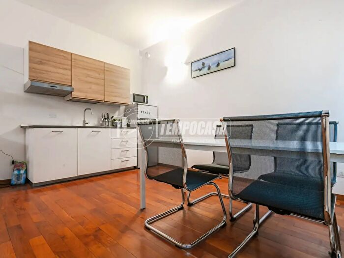 Appartamento monolocale in affitto in Via Enrico Cosenz, Milano