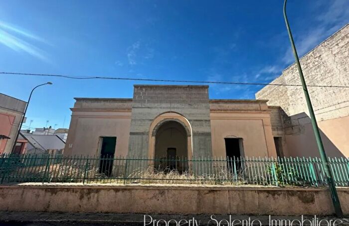 Casa con 9 locali in vendita in Via Santa Eulalia Ugento Centro Storico Residenziale, Ugento