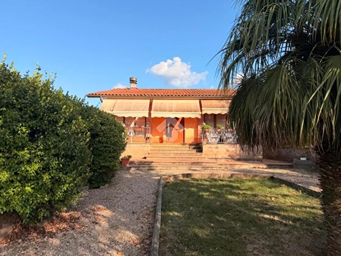 Casa quadrilocale in vendita in Contrada San Pietro, Soriano Nel Cimino