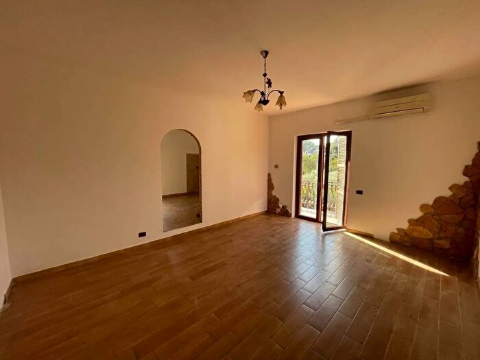 Appartamento con 5 locali in vendita in Strada dello Scopeto, Latina