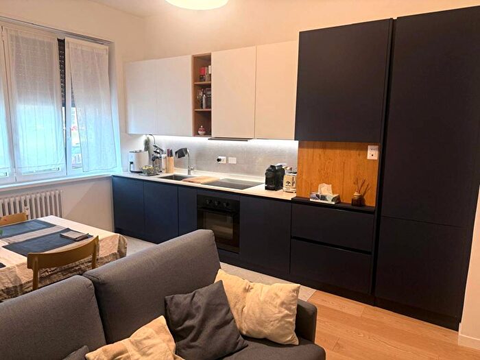 Appartamento trilocale in affitto in Via Francesco Carlini, Tripoli Soderini, Milano