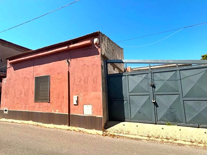 Casa con 6 locali in vendita in Via Ea Mario, Mondragone