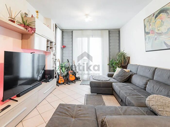 Casa con 6 locali in vendita in Via Roma, Casier