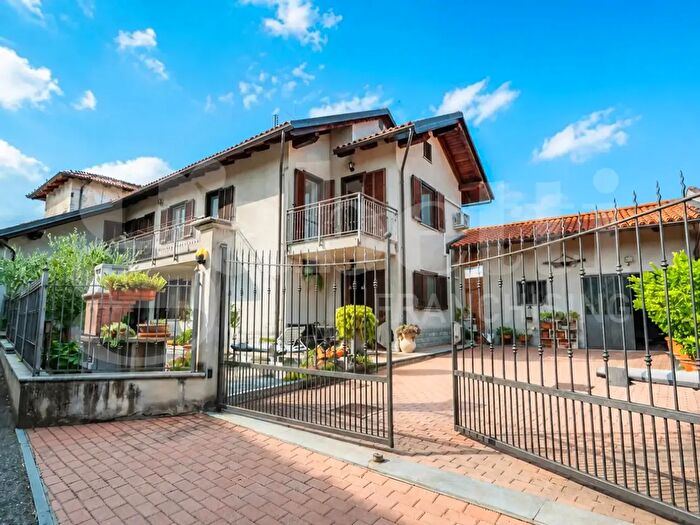 Casa con 5 locali in vendita in Via Poirino, Pinerolo