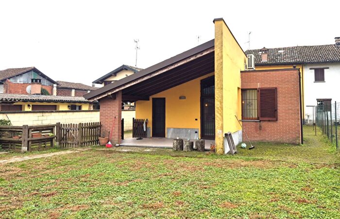 Casa quadrilocale in vendita in Vaccarizza Via Cairoli, Linarolo