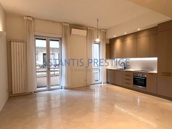 Appartamento trilocale in affitto in Via San Senatore, Missori, Milano