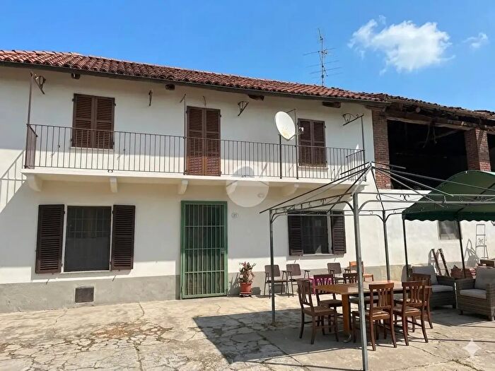 Casa con 12 locali in vendita in Via Val Pallera, Gassino Torinese