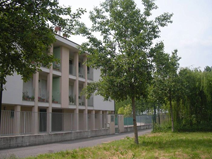 Appartamento trilocale in affitto in Via Borgogna, Centro, Bagnolo Cremasco