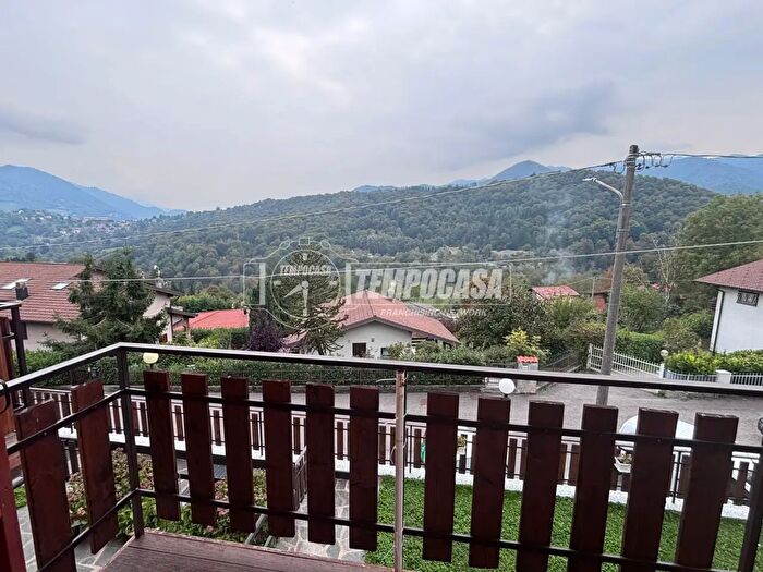 Appartamento trilocale in vendita in Via IV Novembre, Alta Valle Intelvi