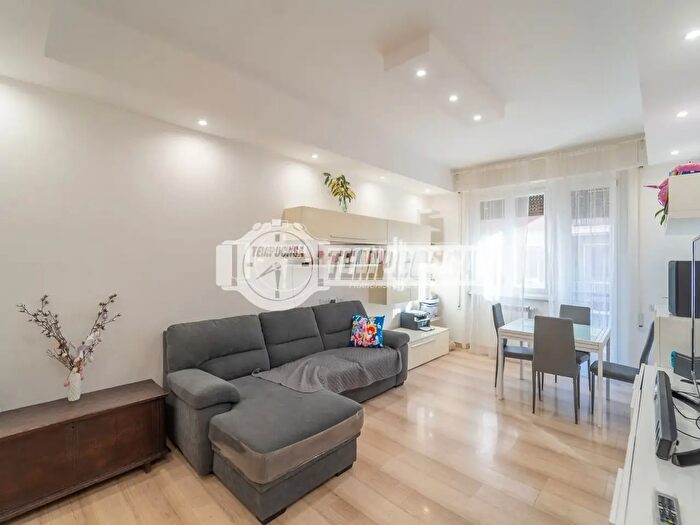 Appartamento trilocale in vendita in Via Alatri, Roma