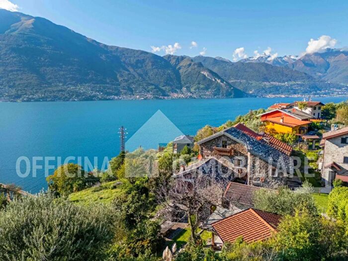 Casa con 7 locali in vendita in Via Monastero, Dervio