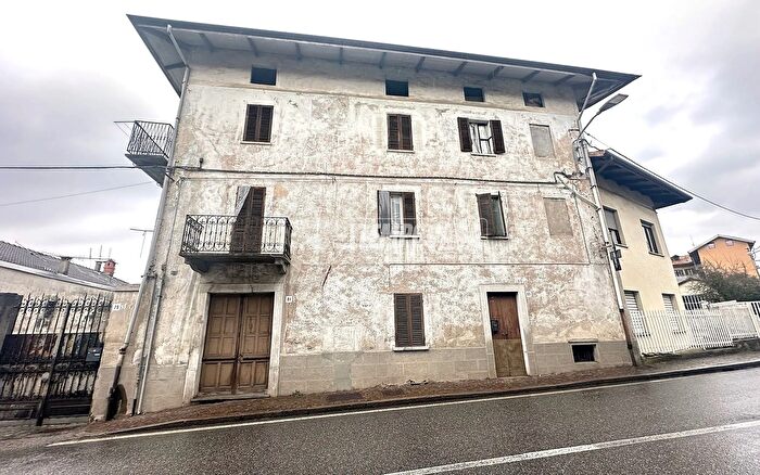 Casa con 6 locali in vendita in Via Alfonso Ogliaro, Biella