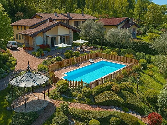 Casa con 6 locali in affitto in Via Massino, Besozzo