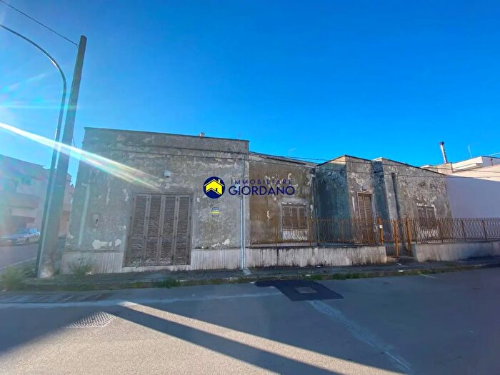 Casa con 5 locali in vendita in Via Piemonte Angolo Via Don Luigi Sturzo, Campi Salentina