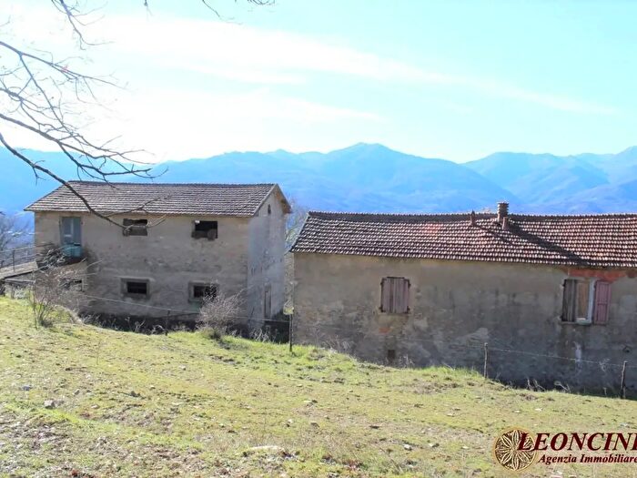 Casa con 14 locali in vendita in Via Costa, Pontremoli